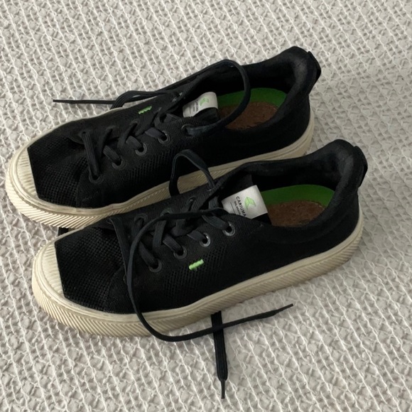 Cariuma IBI Sneakers - Picture 1 of 4